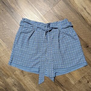 Max Studio shorts, size Large